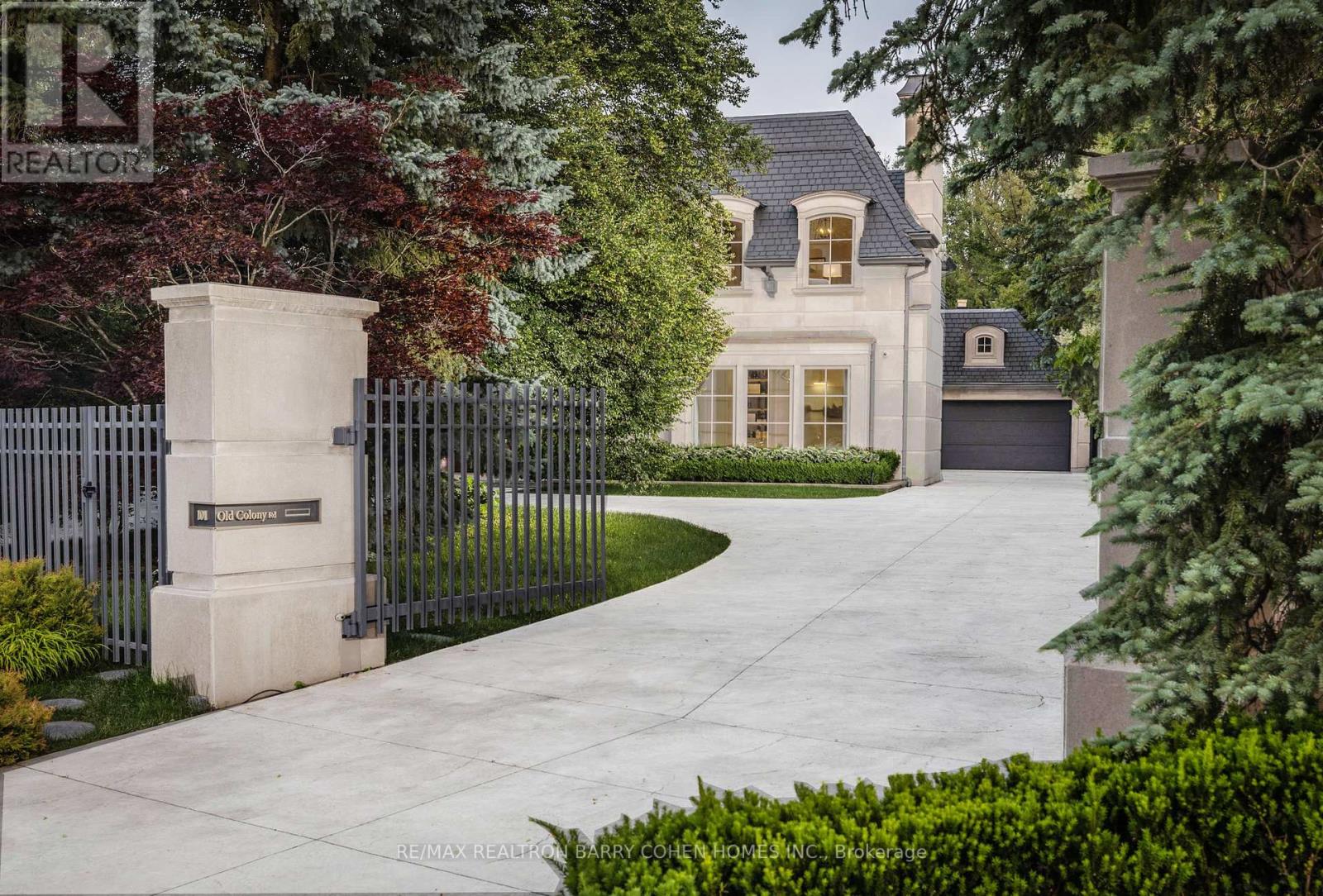 101 Old Colony Rd, Toronto, ON M2L 2K3