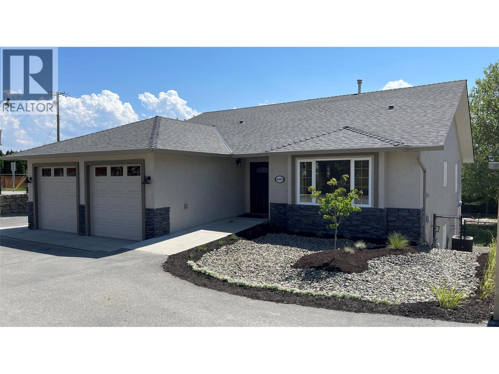 1009 Hudson Rd, West Kelowna, BC V1Z 1J2