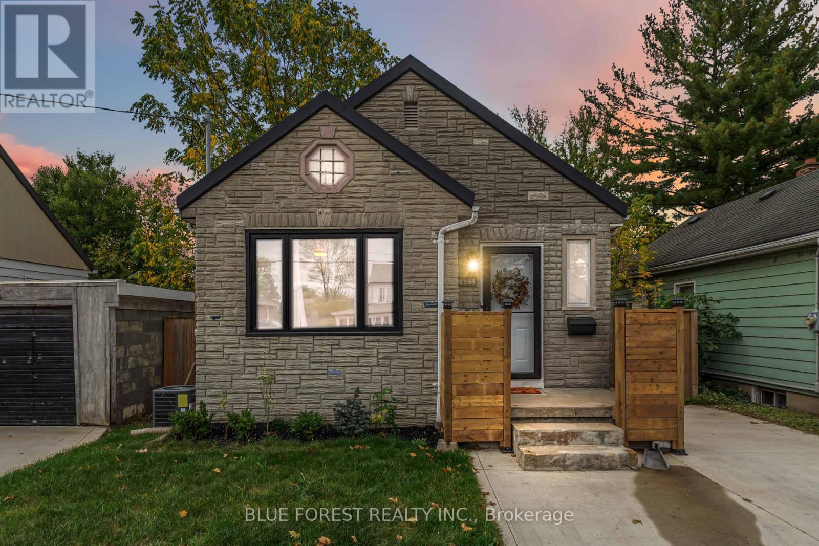 1155 Trafalgar St, London, ON N5Z 1H3