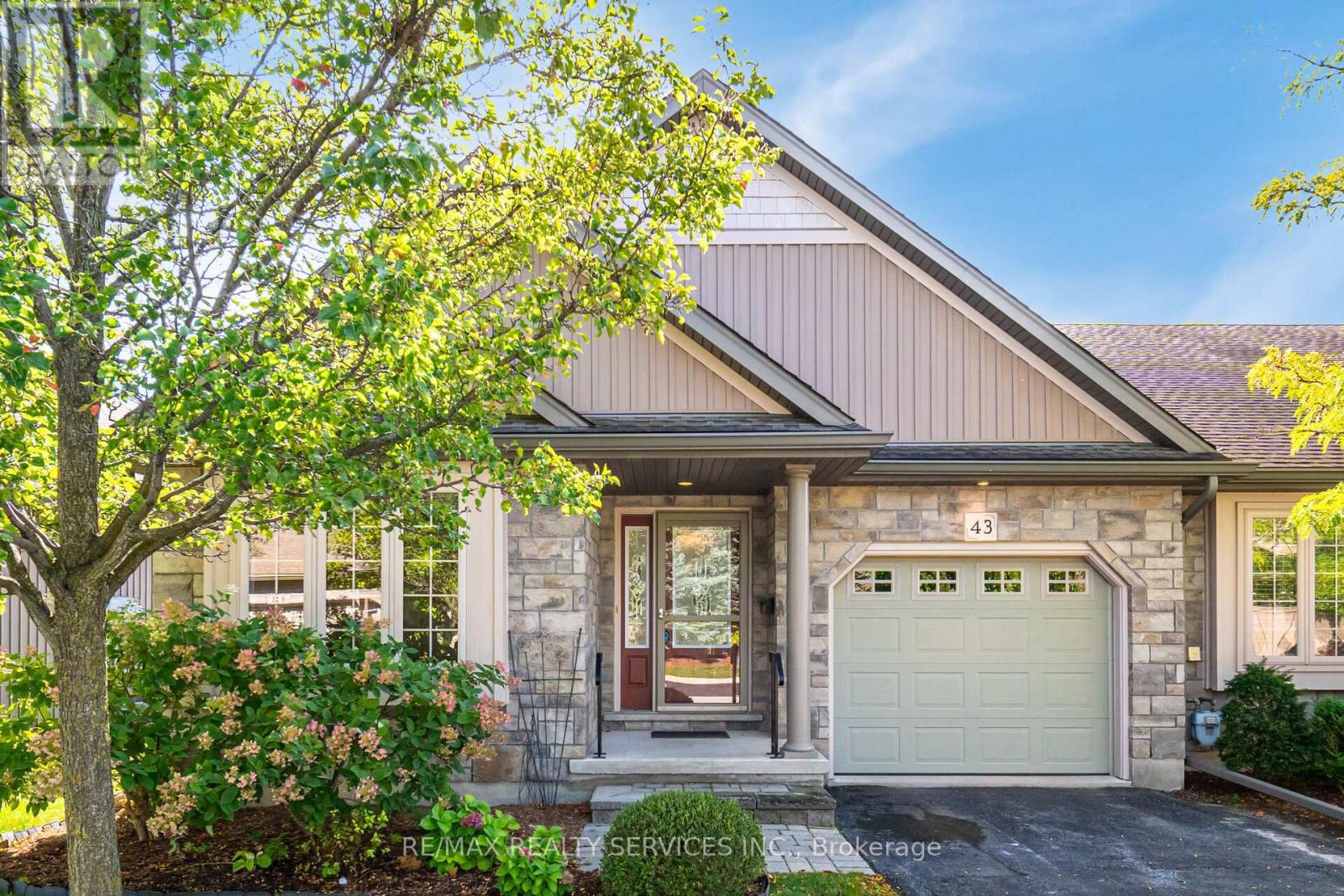 43 Rose Glen Cres, Niagara-on-the-lake Virgil, ON L0S 1J0
