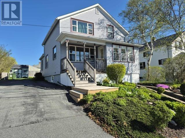 47 Coronation Ave, Halifax, NS B3N 2M5