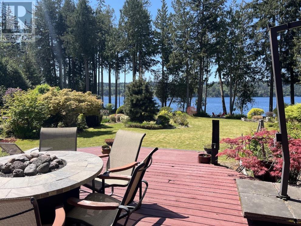 6109 Sechelt Inlet Rd, Sechelt, BC V7Z 0P5