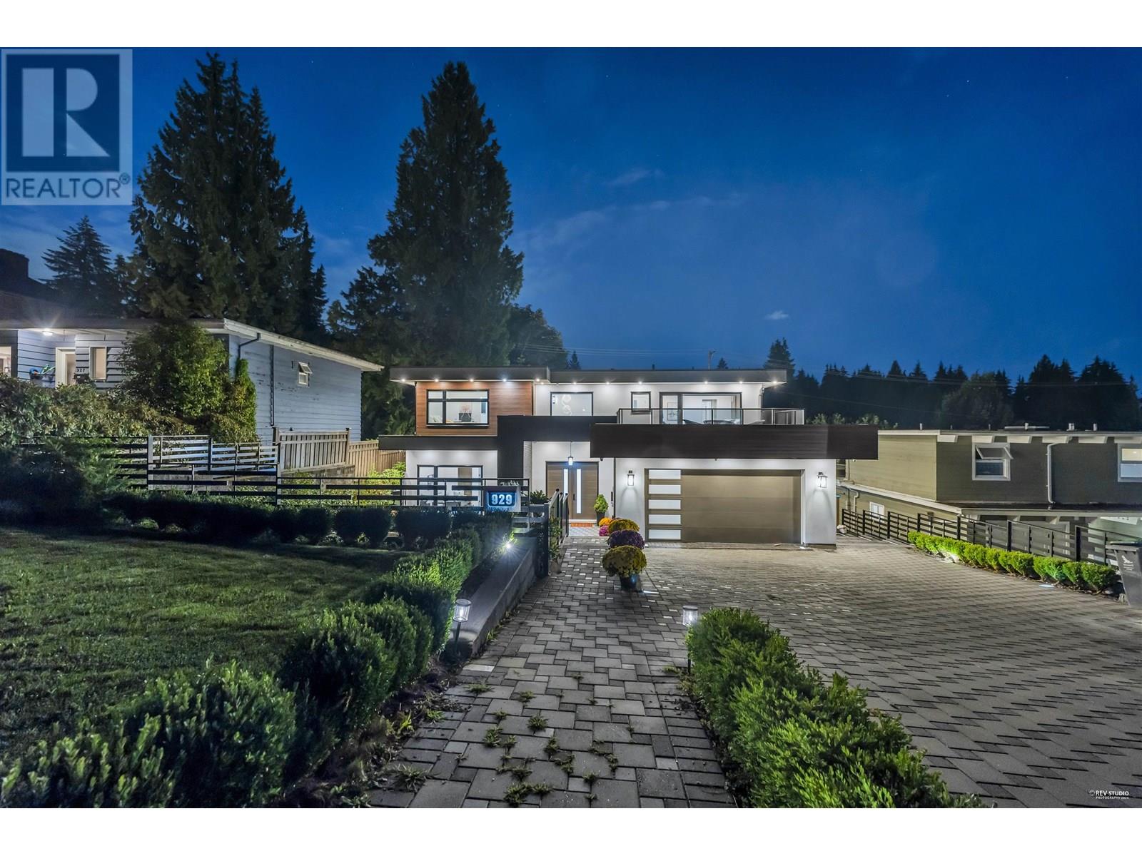 929 Canyon Blvd, North Vancouver, BC V7R 2J9