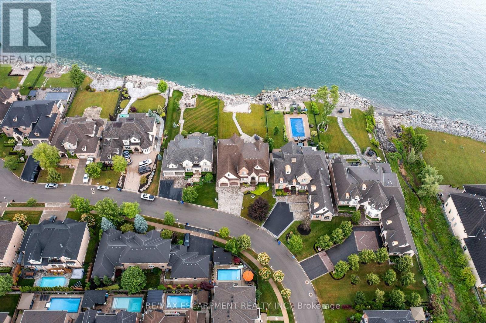 56 Aquamarine Dr, Hamilton, ON L8E 5C7