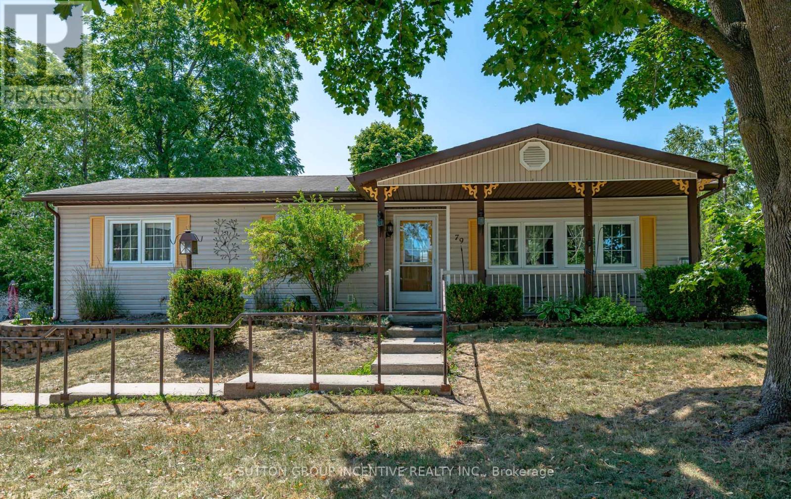 79 Main St, Innisfil, ON L9S 1M4
