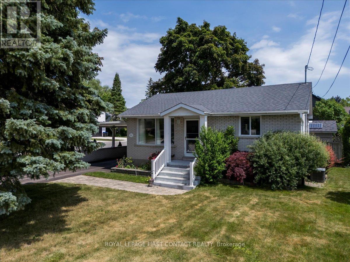 591 Oak St, Collingwood, ON L9Y 2Z2