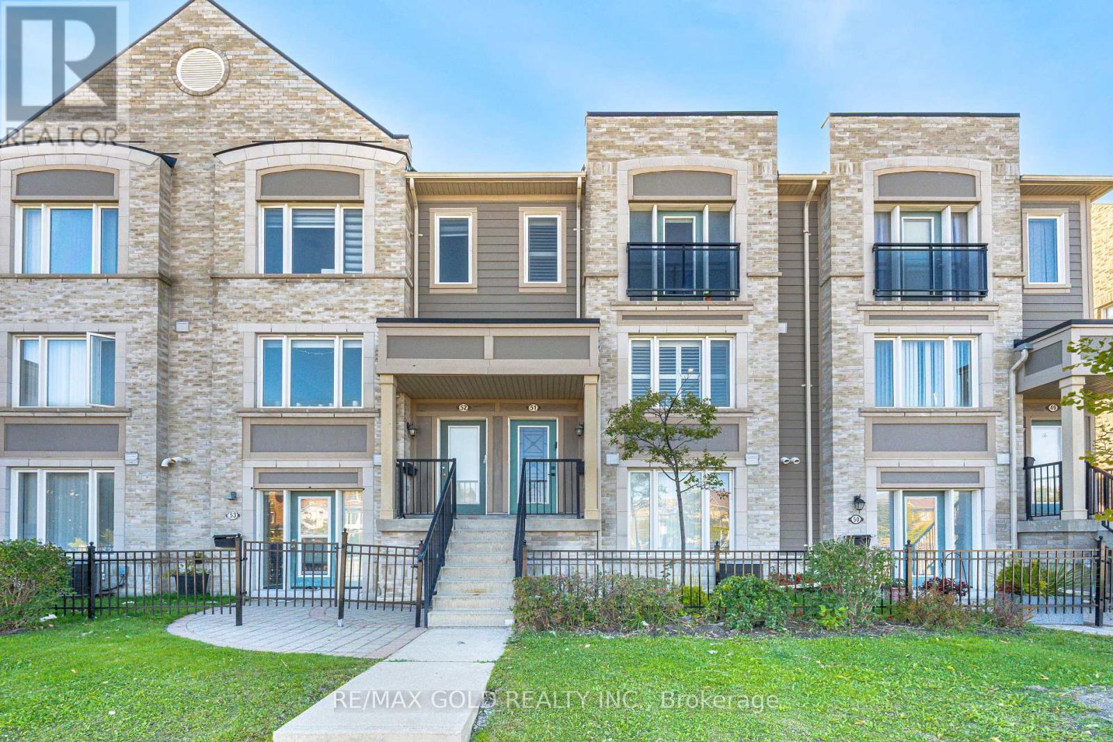 51 60 Fairwood Cir, Brampton, ON L6R 0Y6