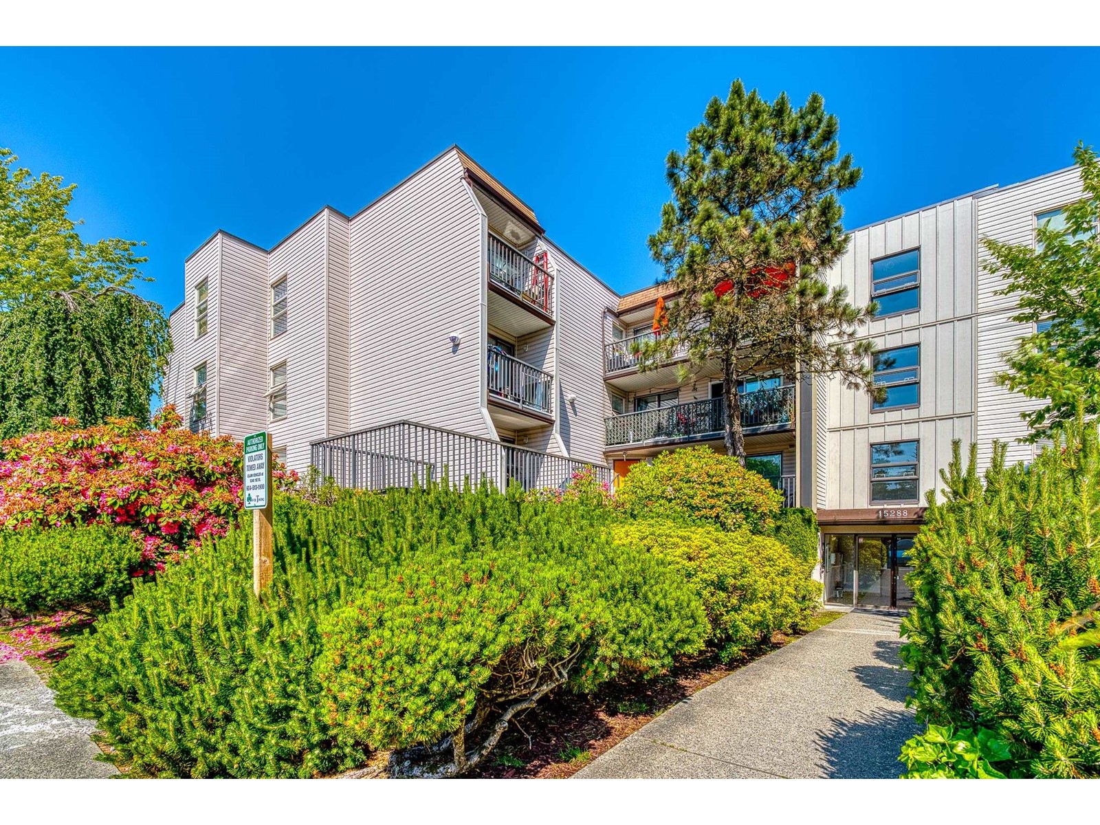 15288 100 Avenue Unit 302, Surrey, BC V3R 7V2