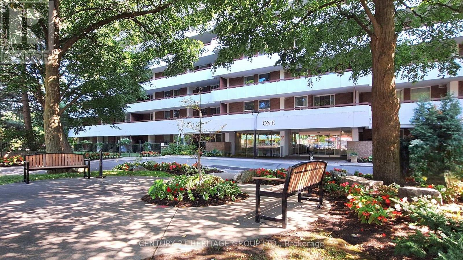 403 1 Royal Orchard Blvd, Markham Royal Orchard, ON L3T 3C1