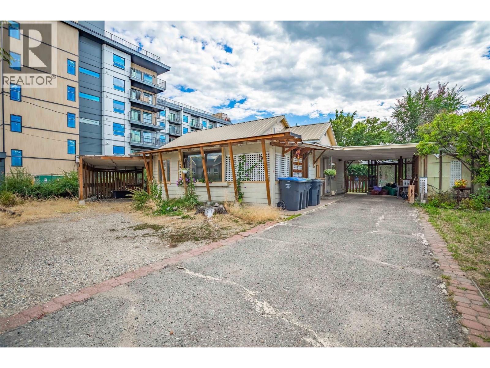 425 Leathead Rd, Kelowna, BC V1X 2J3