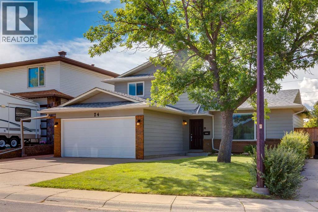 24 Berkley Pl NW, Calgary, AB T3K 1A7
