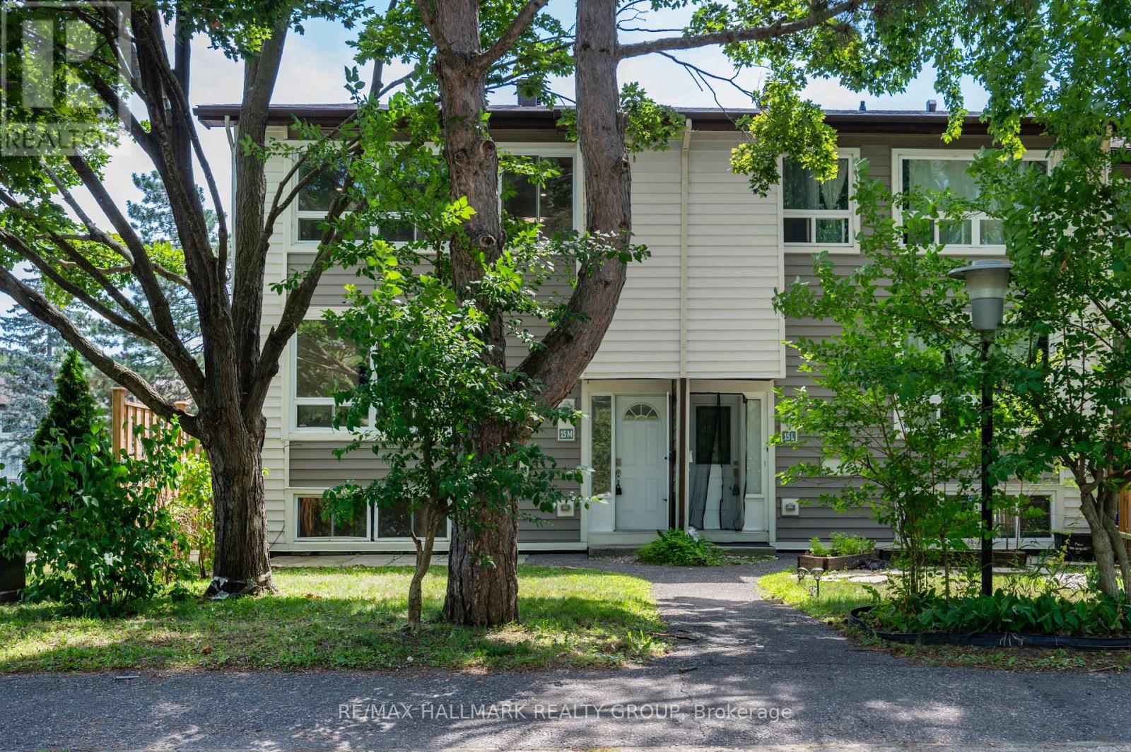 15 Banner Road #m, Ottawa, ON K2H 8T3