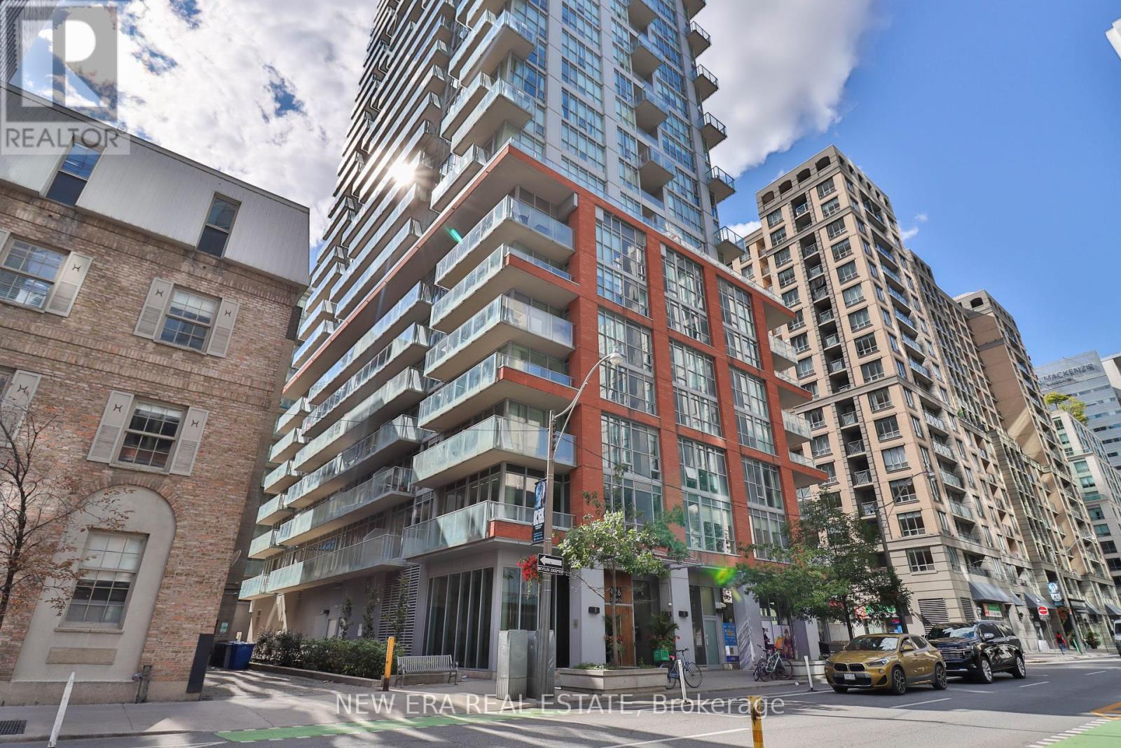 411 126 Simcoe St, Toronto, ON M5H 4E6