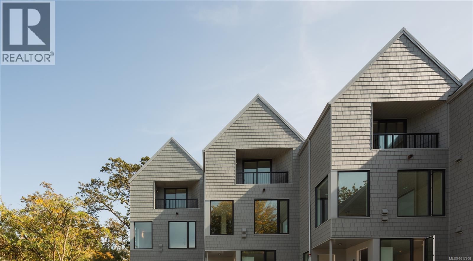 909 Redfern St Unit 3 St, Victoria, BC V8S 4G6