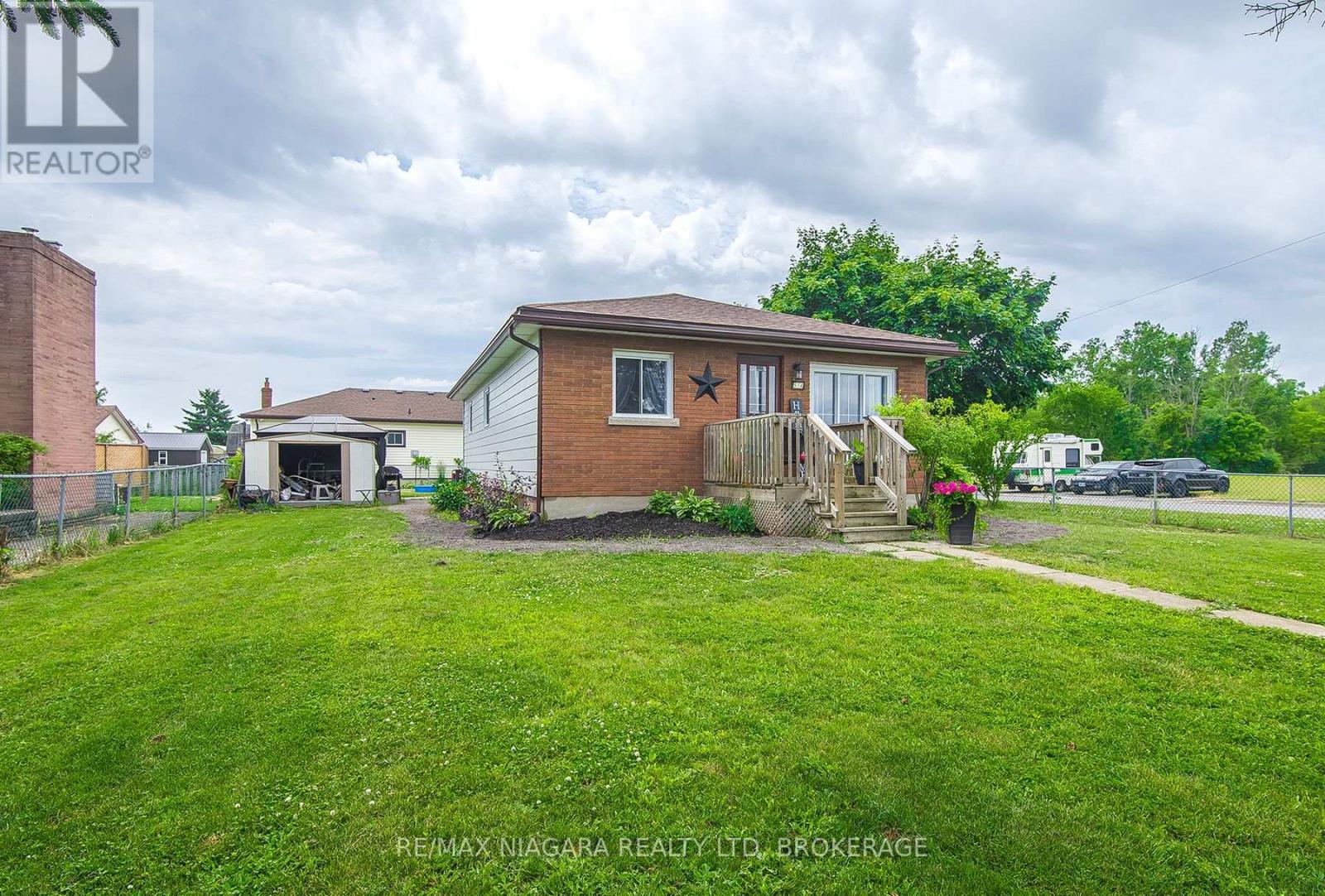 574 Broadway St, Welland, ON L3C 5M3