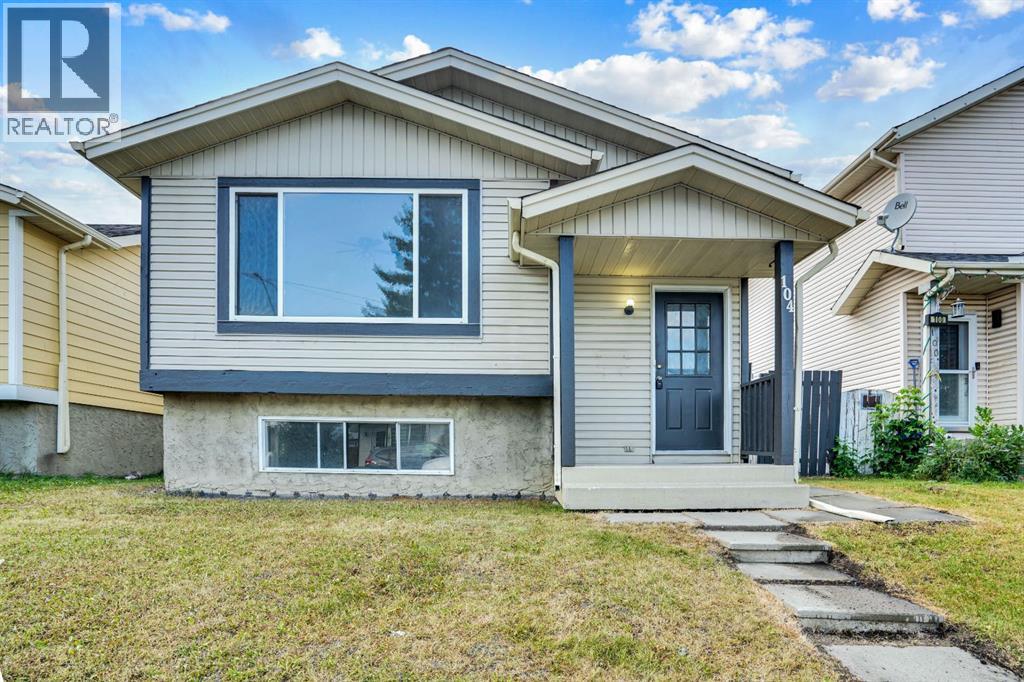 104 Castlegreen Close NE, Calgary, AB T3J 1Y6