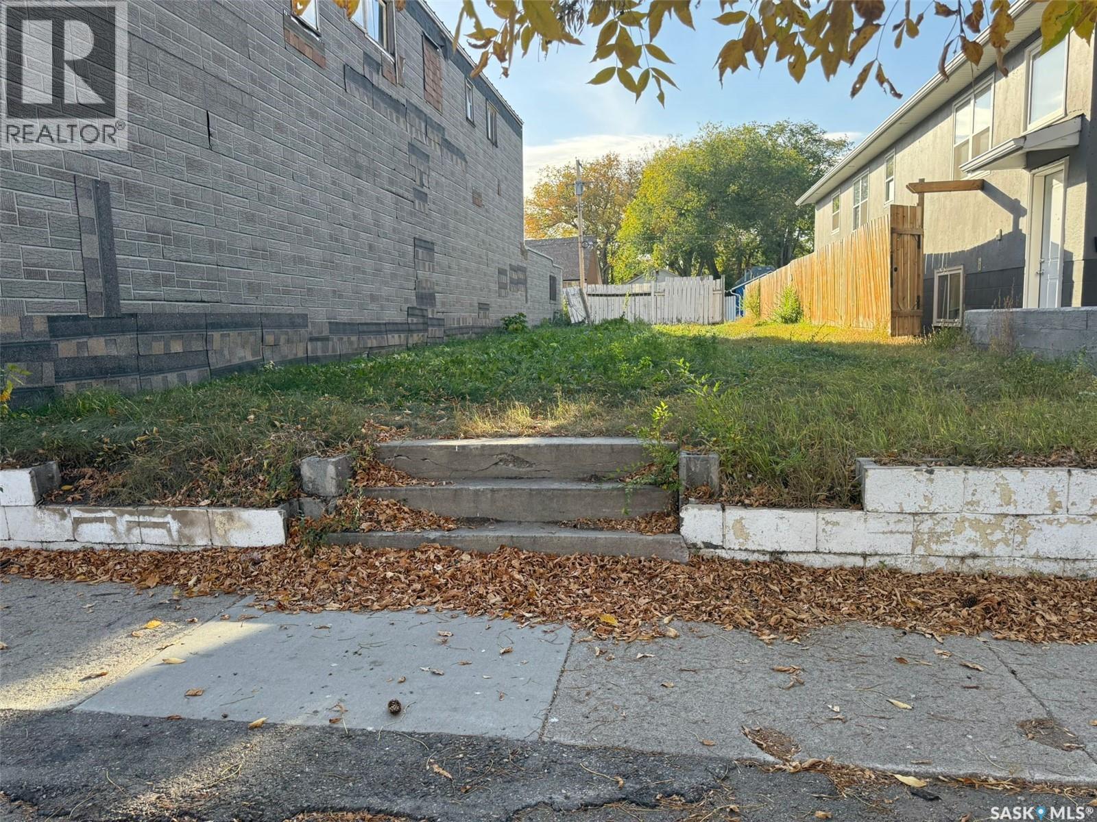 615 H Ave S, Saskatoon, SK S7M 1X1