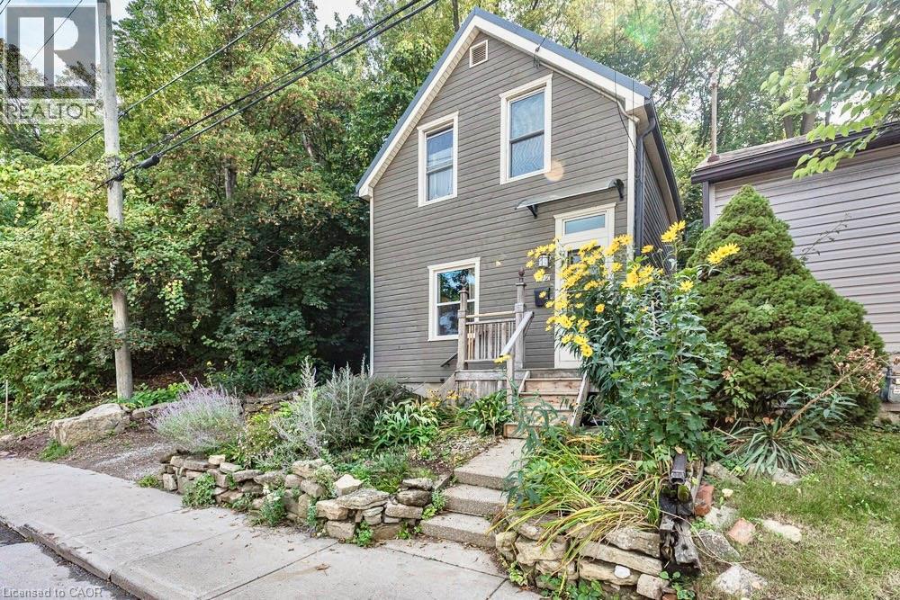 210 Charlton Ave E, Hamilton, ON L8N 1Z1