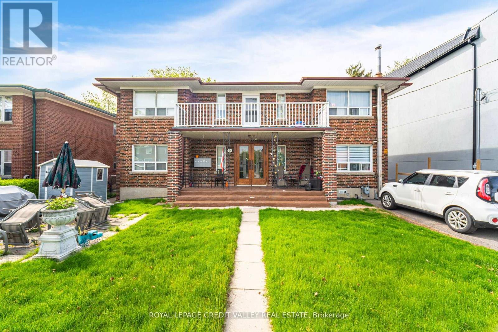 19 Roseland Dr, Toronto, ON M8W 1Y3
