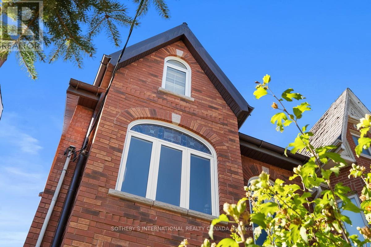 114 Margueretta St, Toronto, ON M6H 3S3