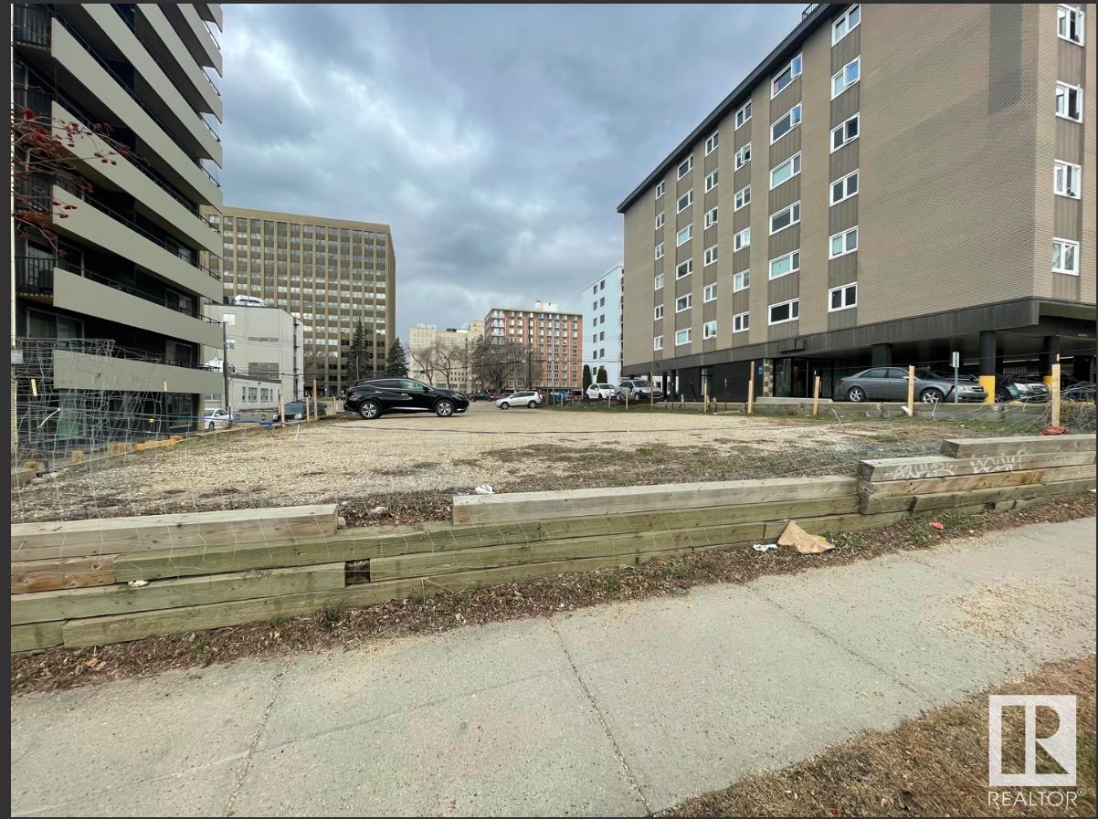 9822 9824 105 St NW, Edmonton, AB T5K 1A6