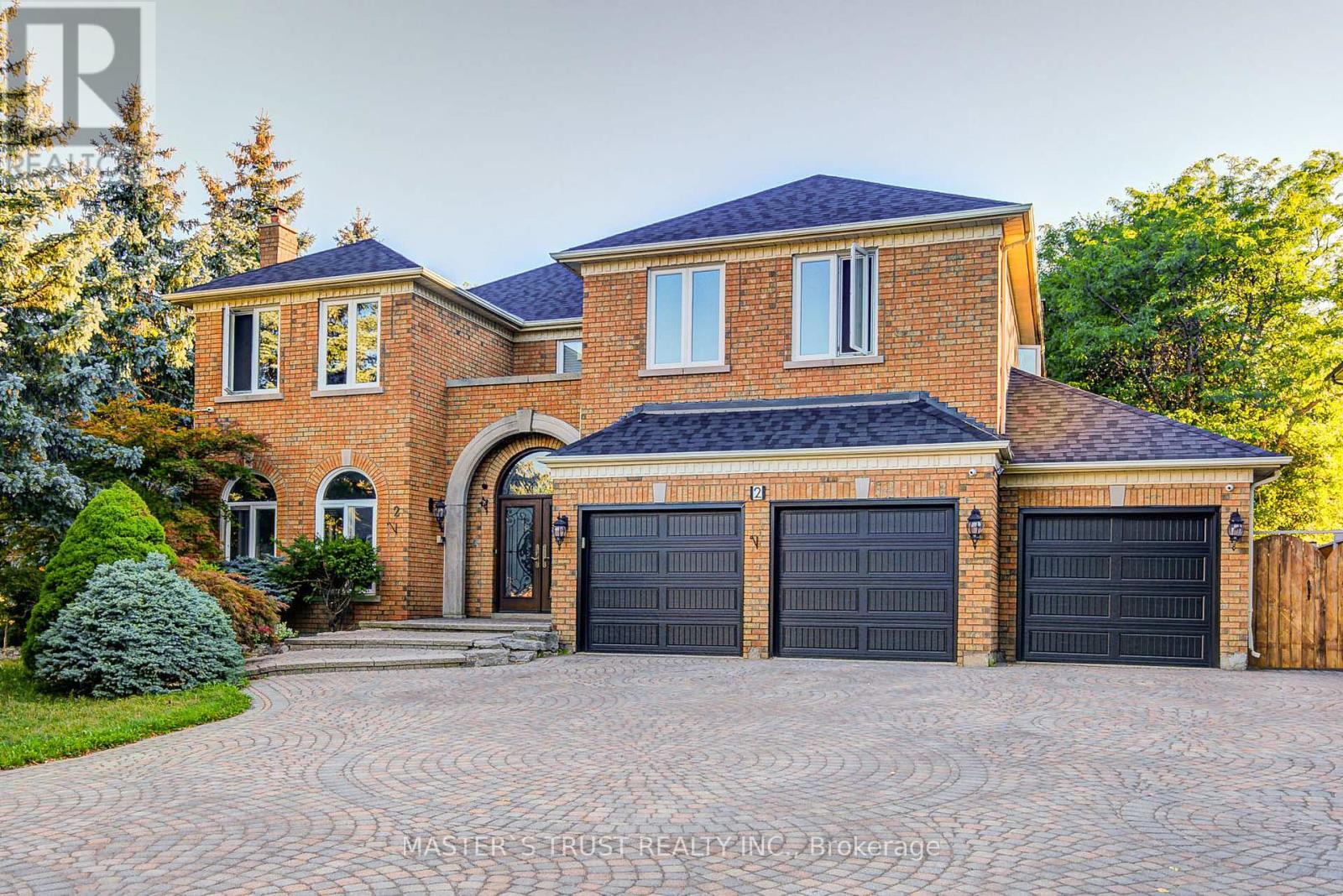 2 Lytton Blvd, Richmond Hill, ON L4B 3H2