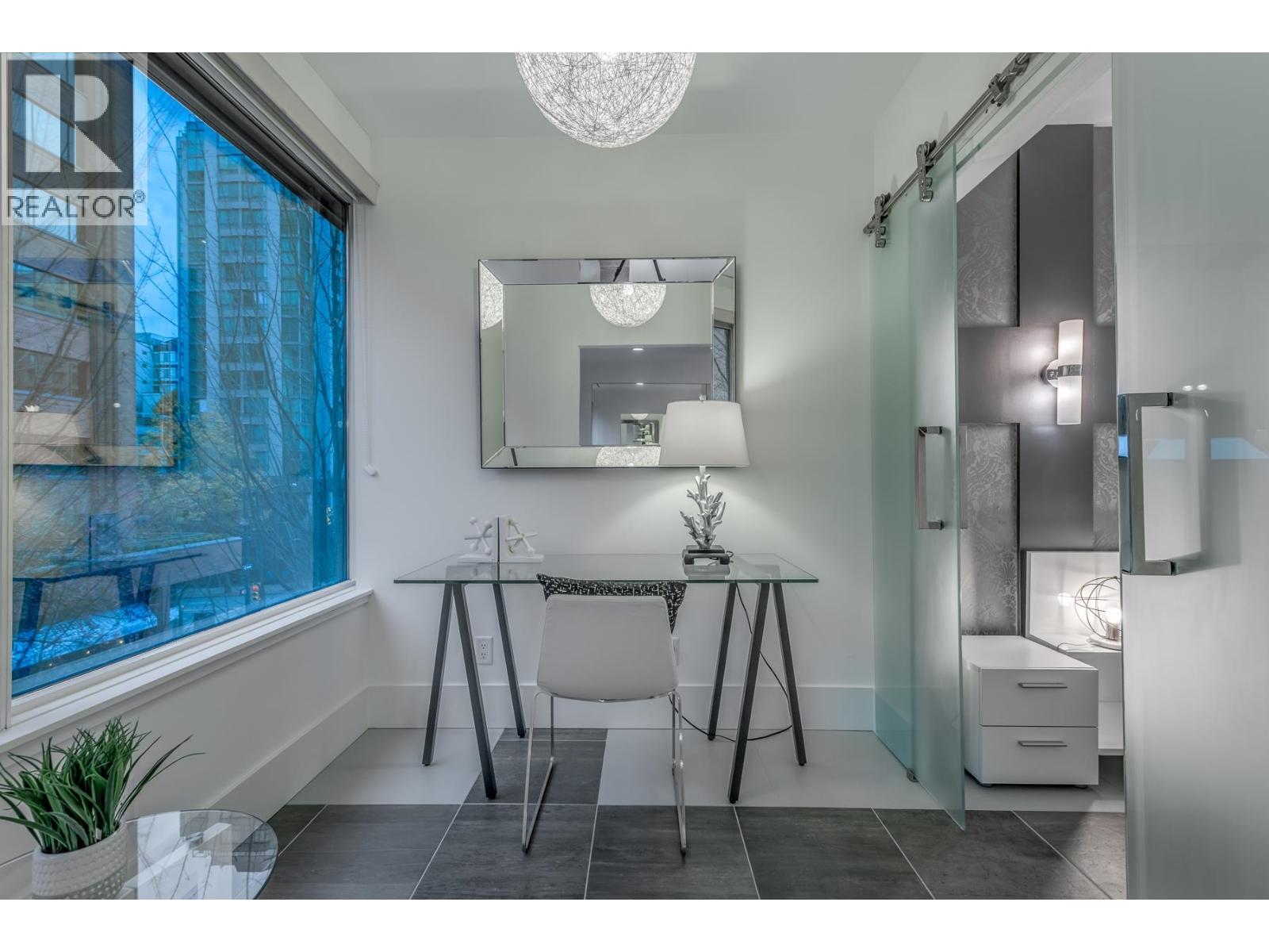 1177 Hornby Street Unit 203, Vancouver, BC V6Z 2E9