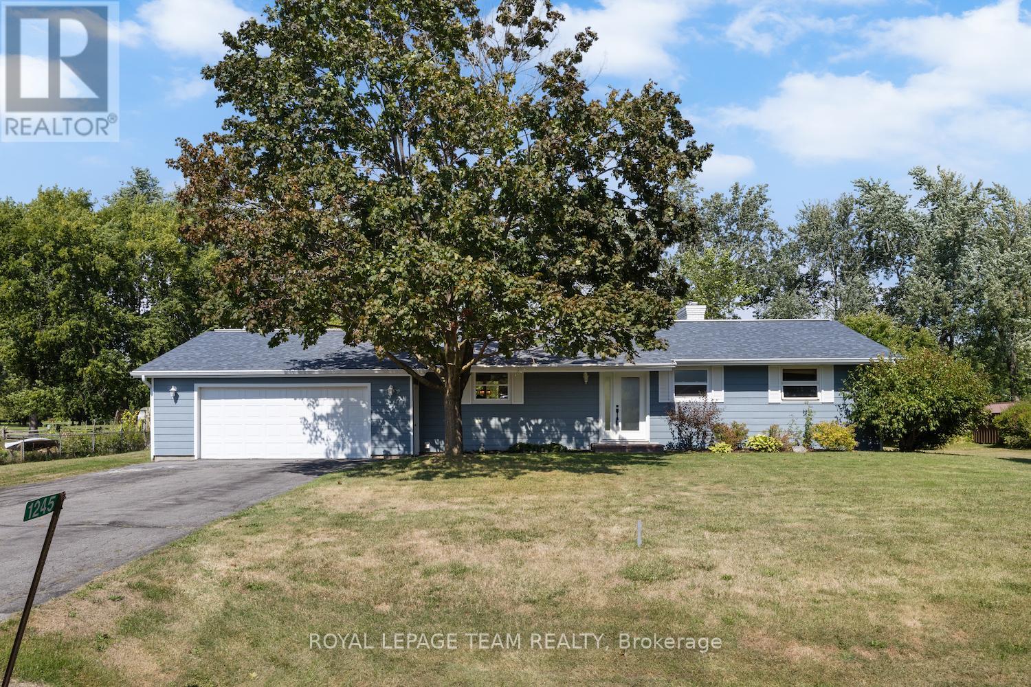 1245 Fairway Dr, Ottawa, ON K4M 1B3