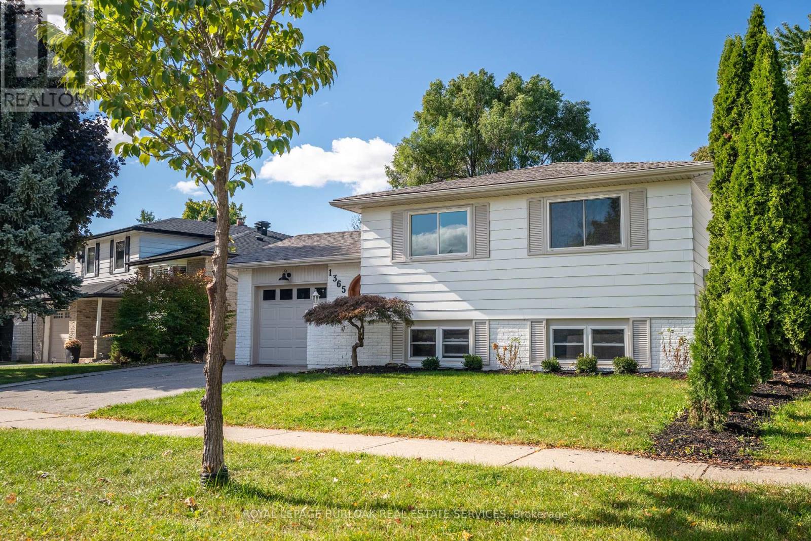 1365 Janina Blvd, Burlington, ON L7P 1K5