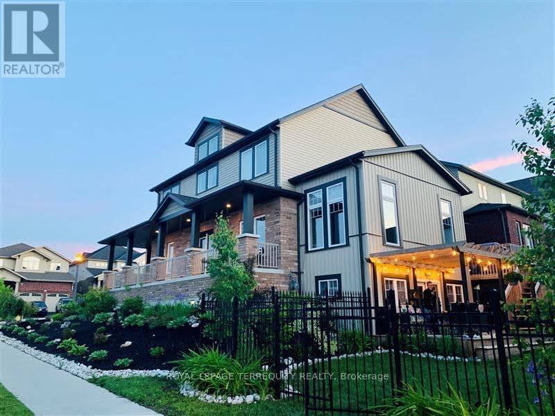 387 Gravel Ridge Trl, Kitchener, ON N2E 0B9