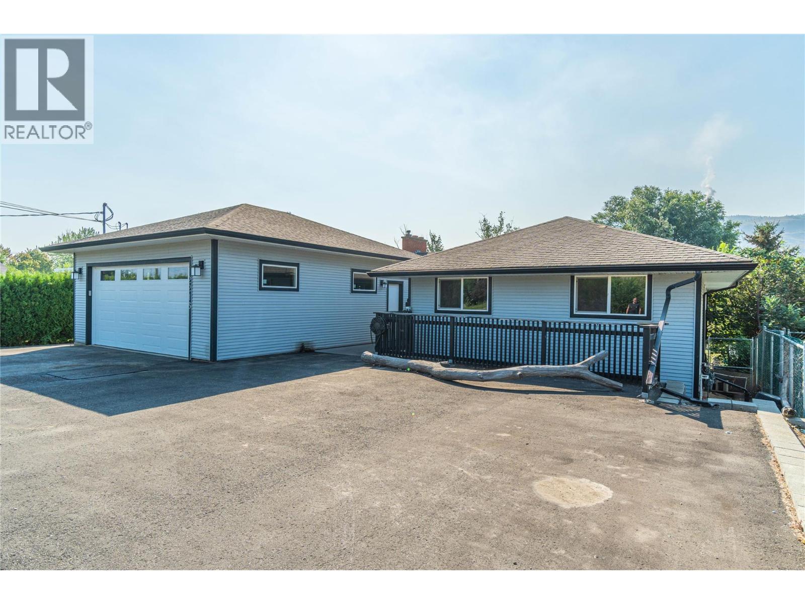 2215 Barbara Ave, Kamloops, BC V2B 4J4