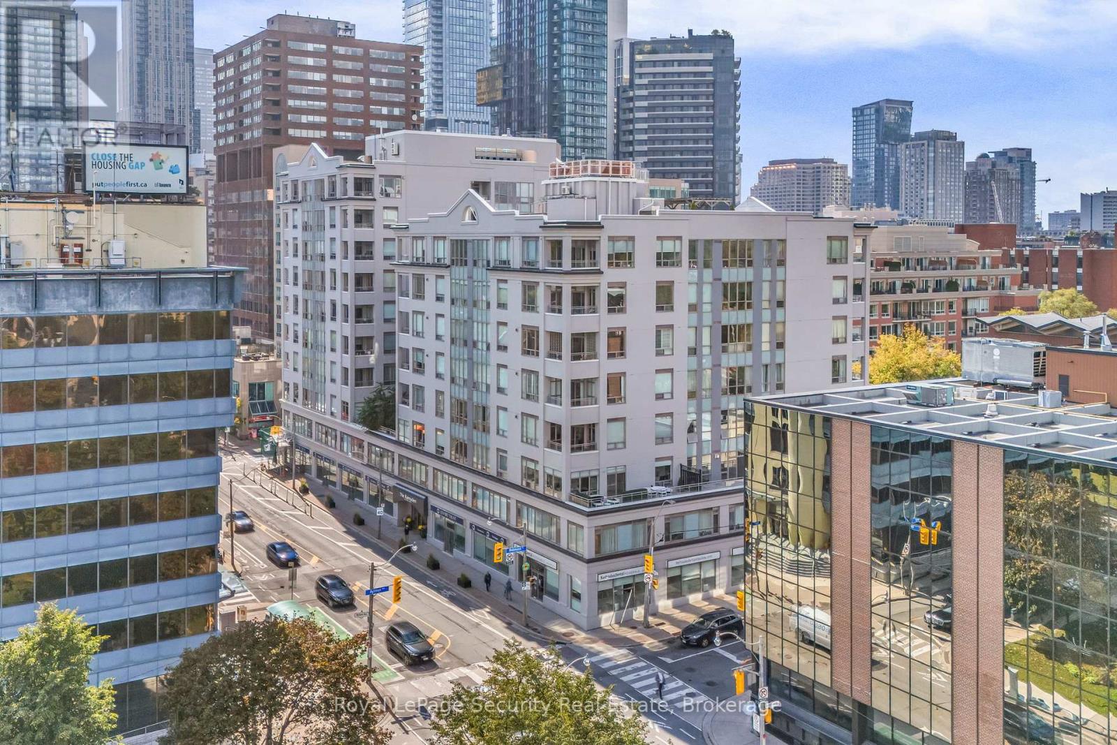 403 980 Yonge St, Toronto, ON M4W 3V8