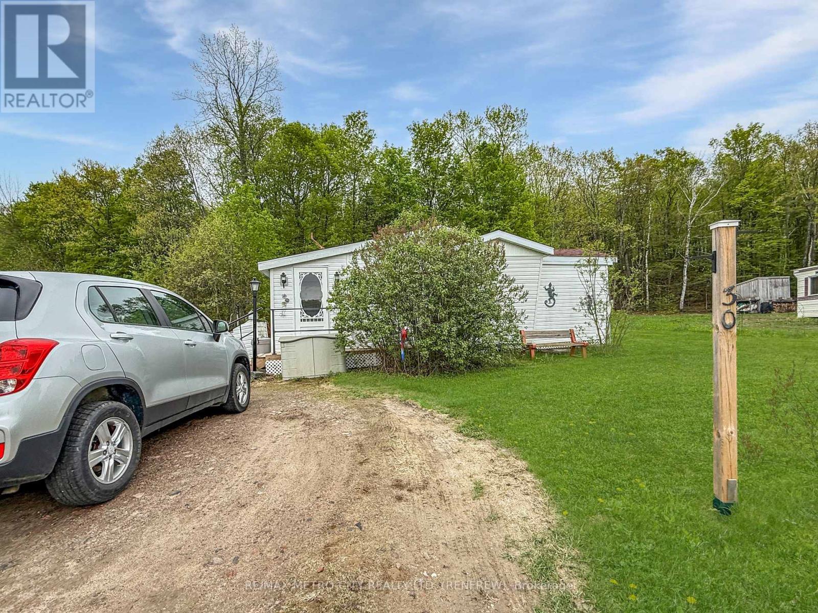 30 Denise Ln, Horton, ON K7V 3Z8