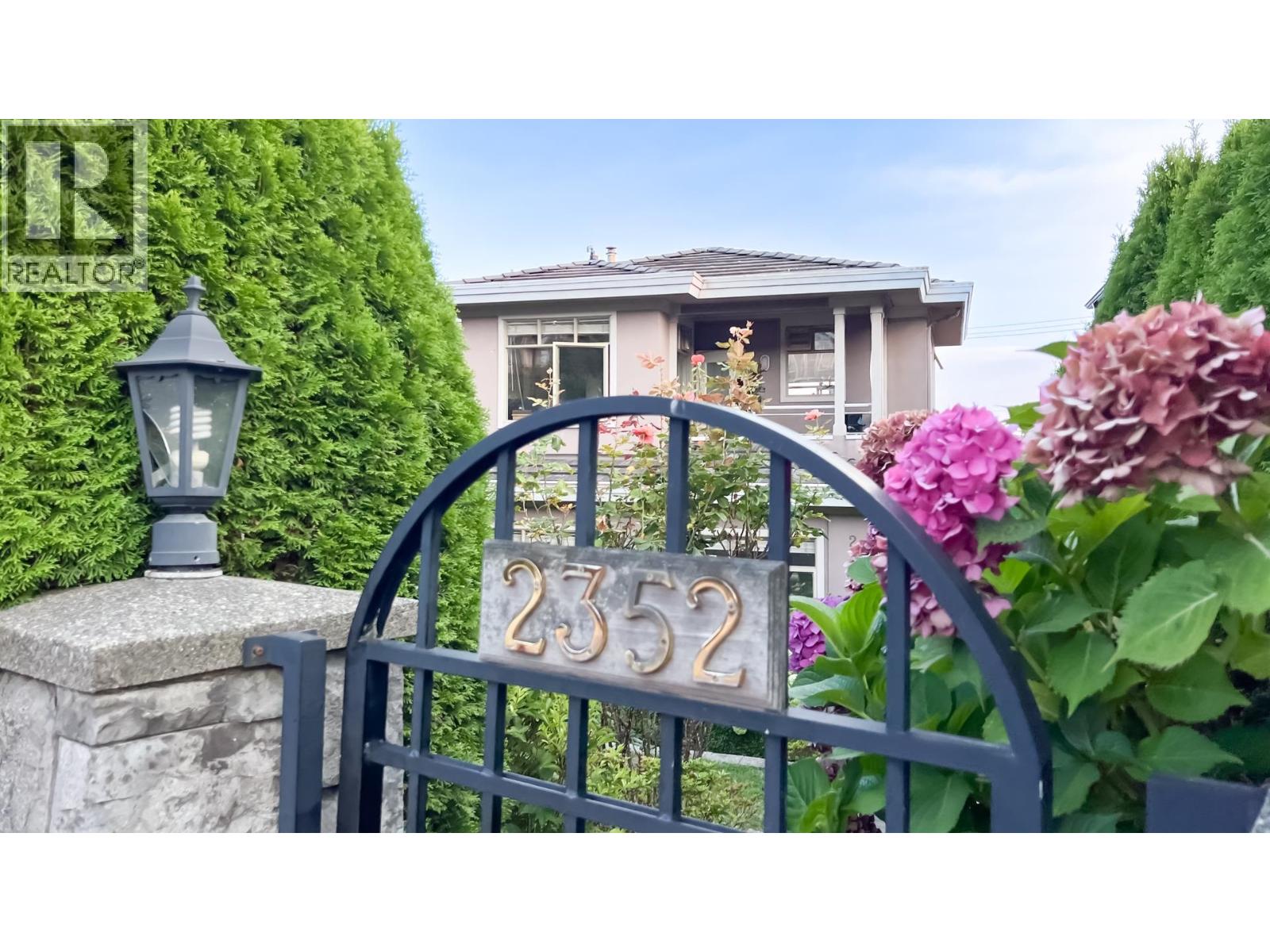 2352 Marine Dr, West Vancouver, BC V7V 1K8