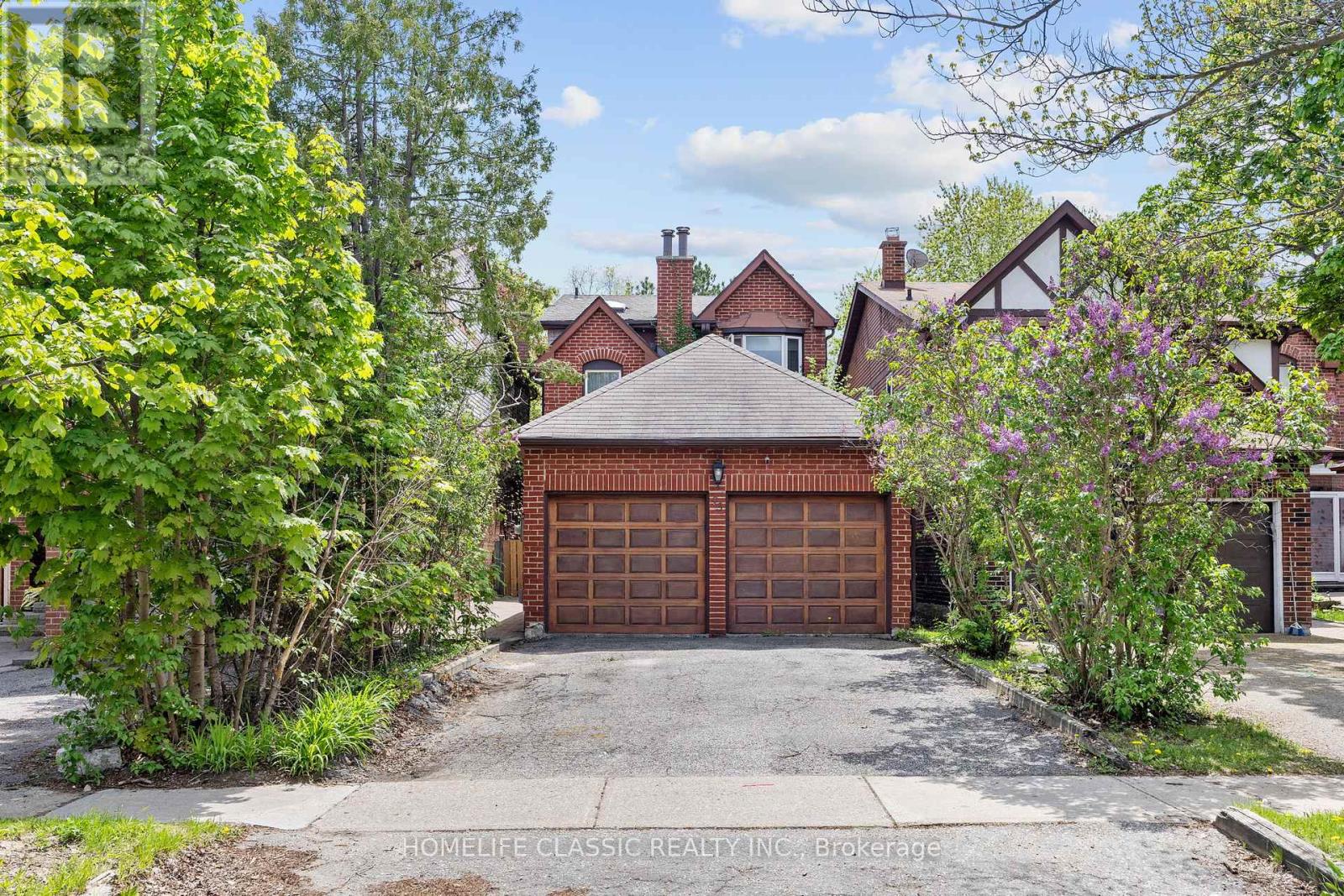 93 N Meadow Cres, Vaughan, ON L4J 3C4