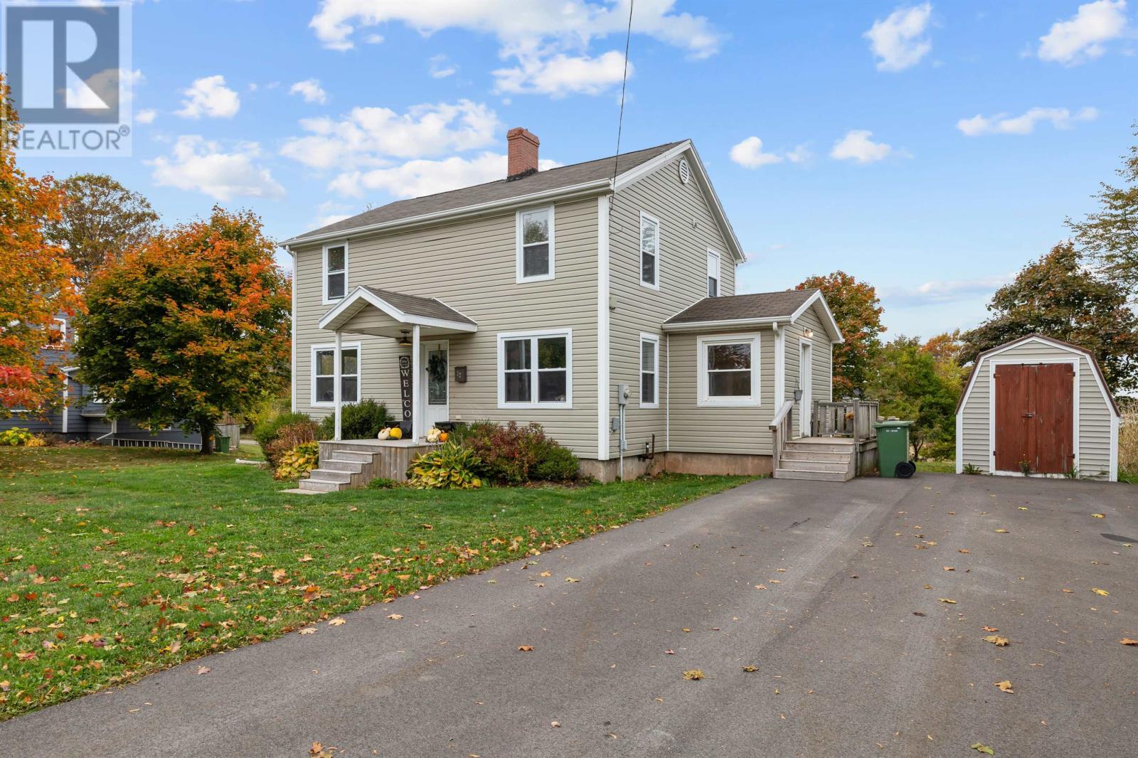 32 Stratford Rd, Stratford, PE C1B 1T5