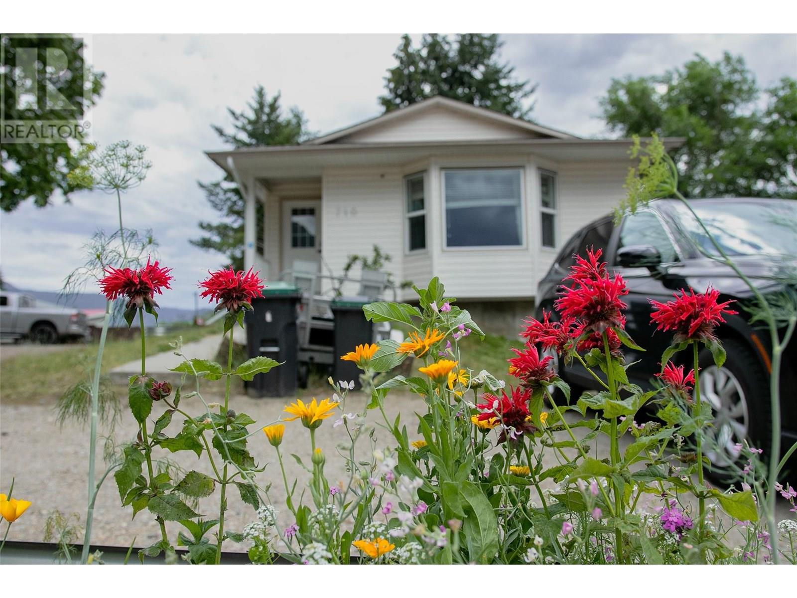 710 Ivy St, Castlegar, BC V1N 2G4