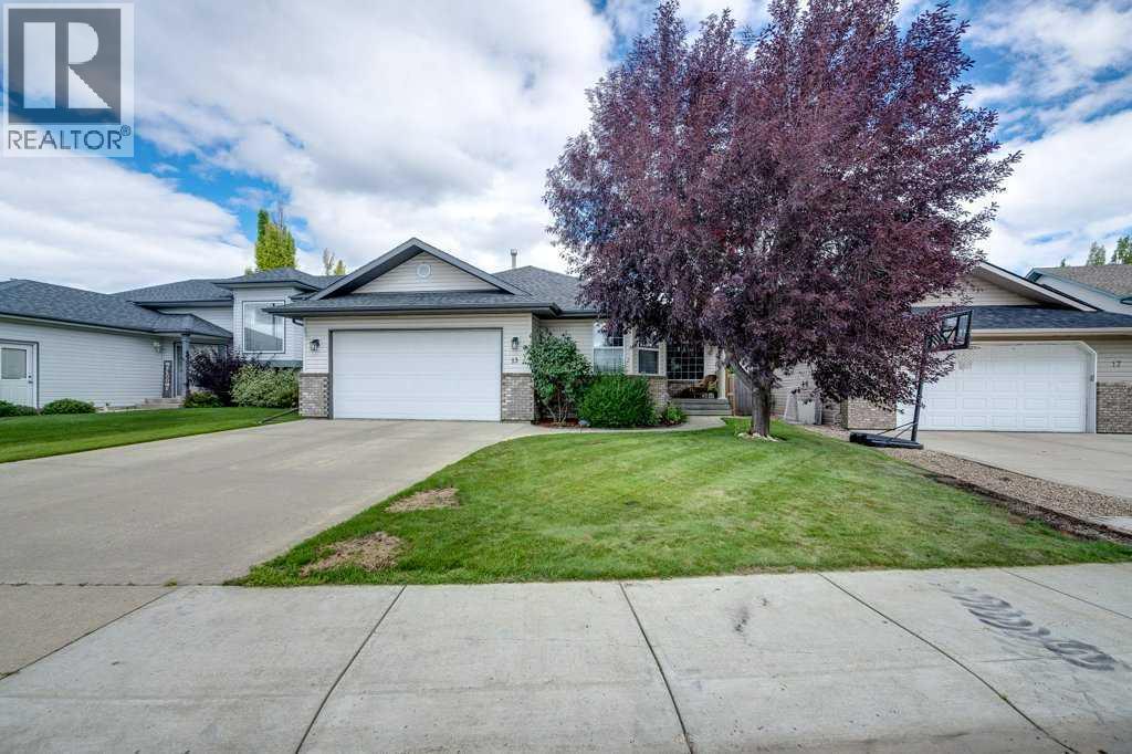 13 Dillon Close, Red Deer, AB T4R 2X7