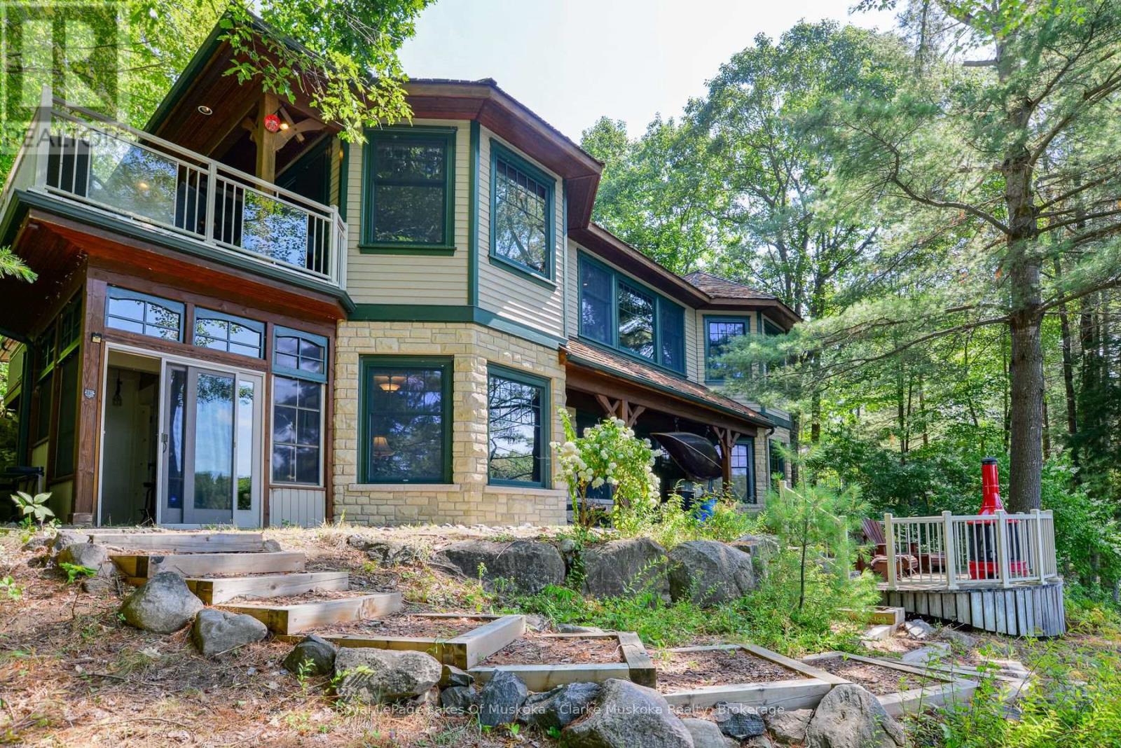 45 Estate Dr, Muskoka Lakes, ON P0B 1J0