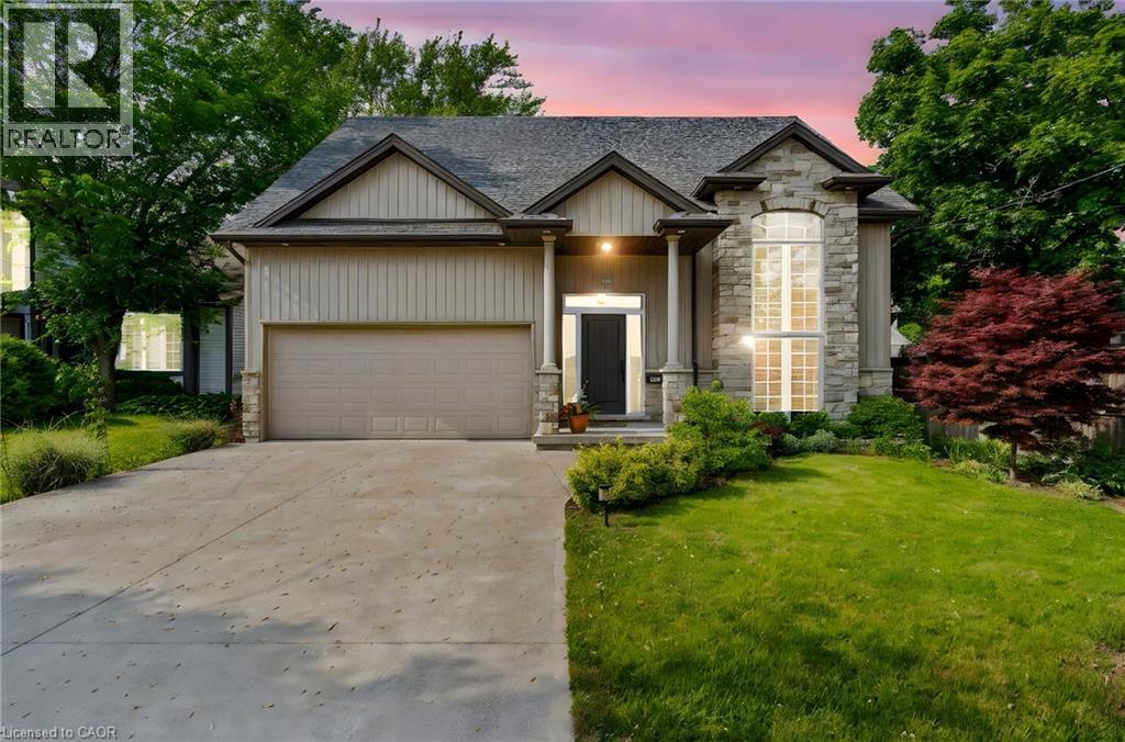 614 Quaker Rd, Welland, ON L3C 3H2