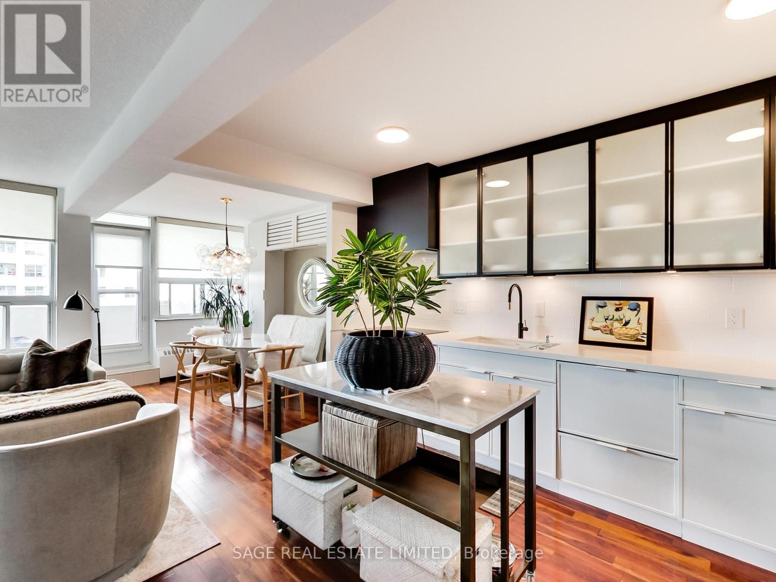 1408 65 Southport St, Toronto, ON M6S 3N6