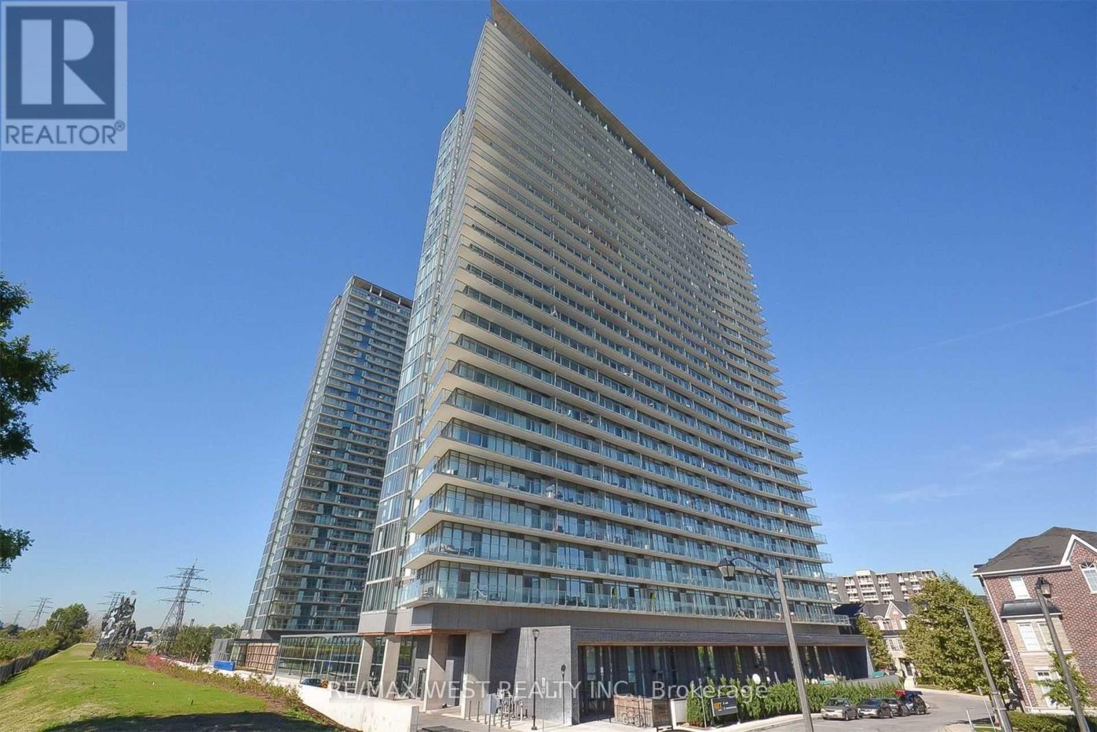 813 103 The Queensway, Toronto, ON M6S 5B3