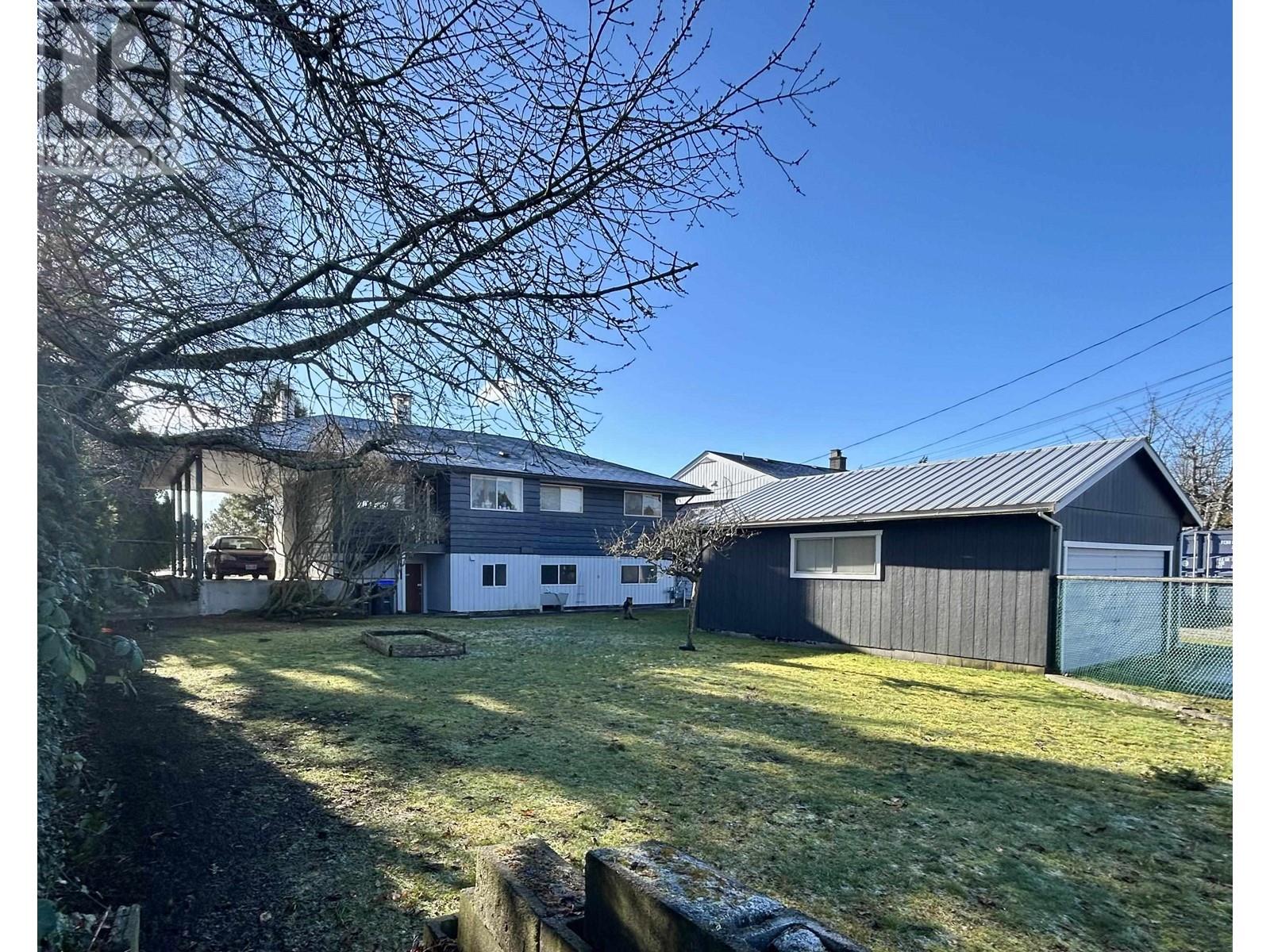 5690 Mermaid St, Sechelt, BC V0N 3A3