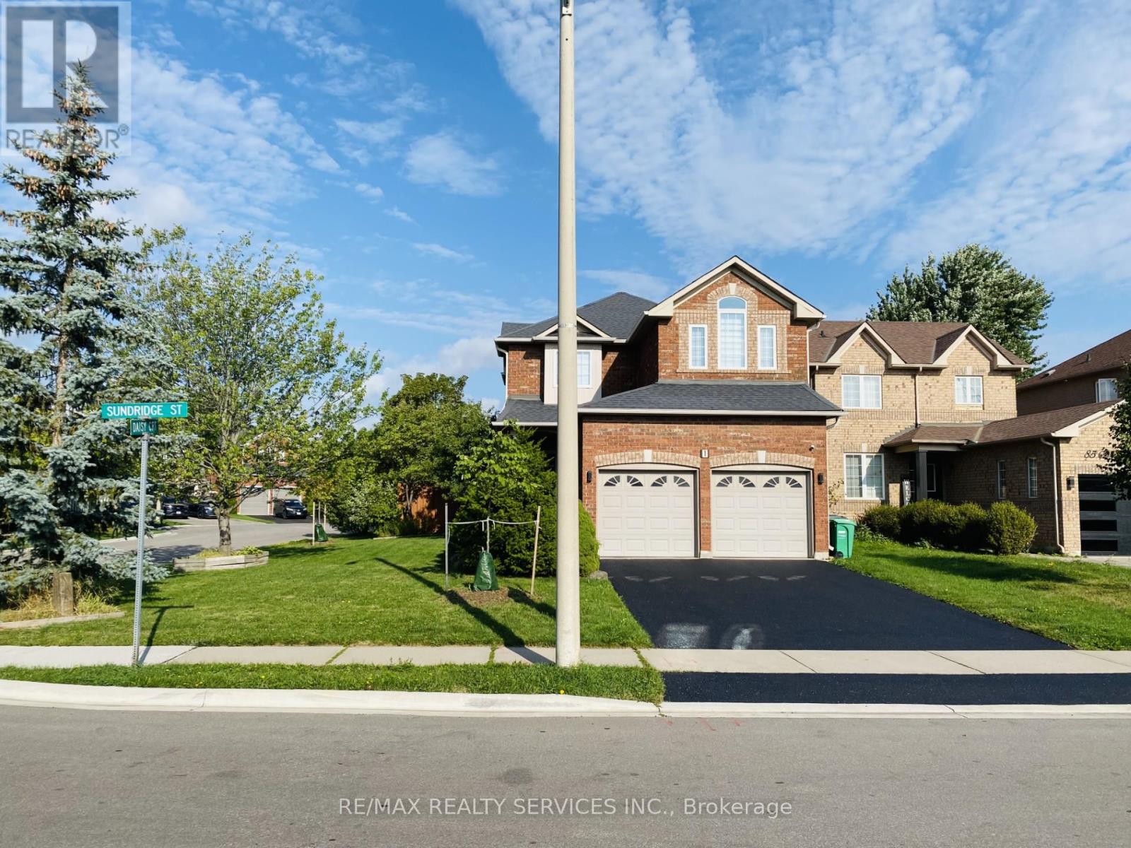 1 Daisy Ct, Brampton, ON L7A 1J8