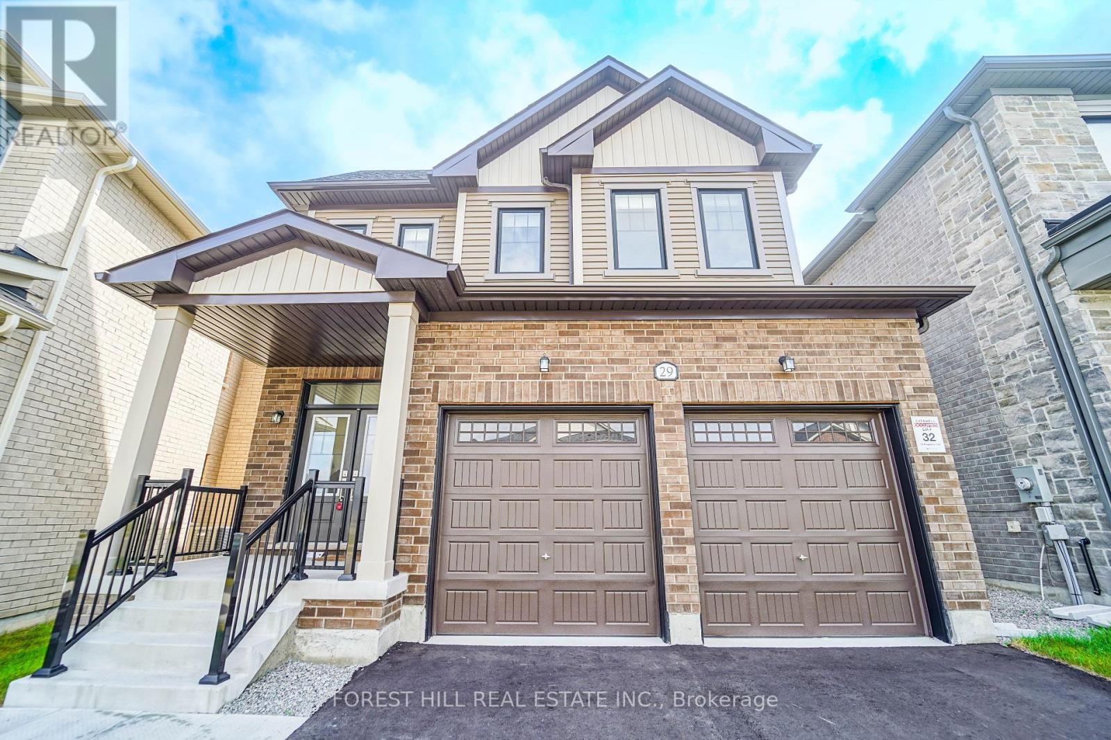 29 Kingsbury Trl, Barrie, ON L9J 0W8