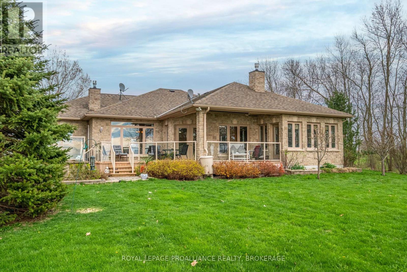 12 Easy Ln, Frontenac Islands, ON K0H 2Y0