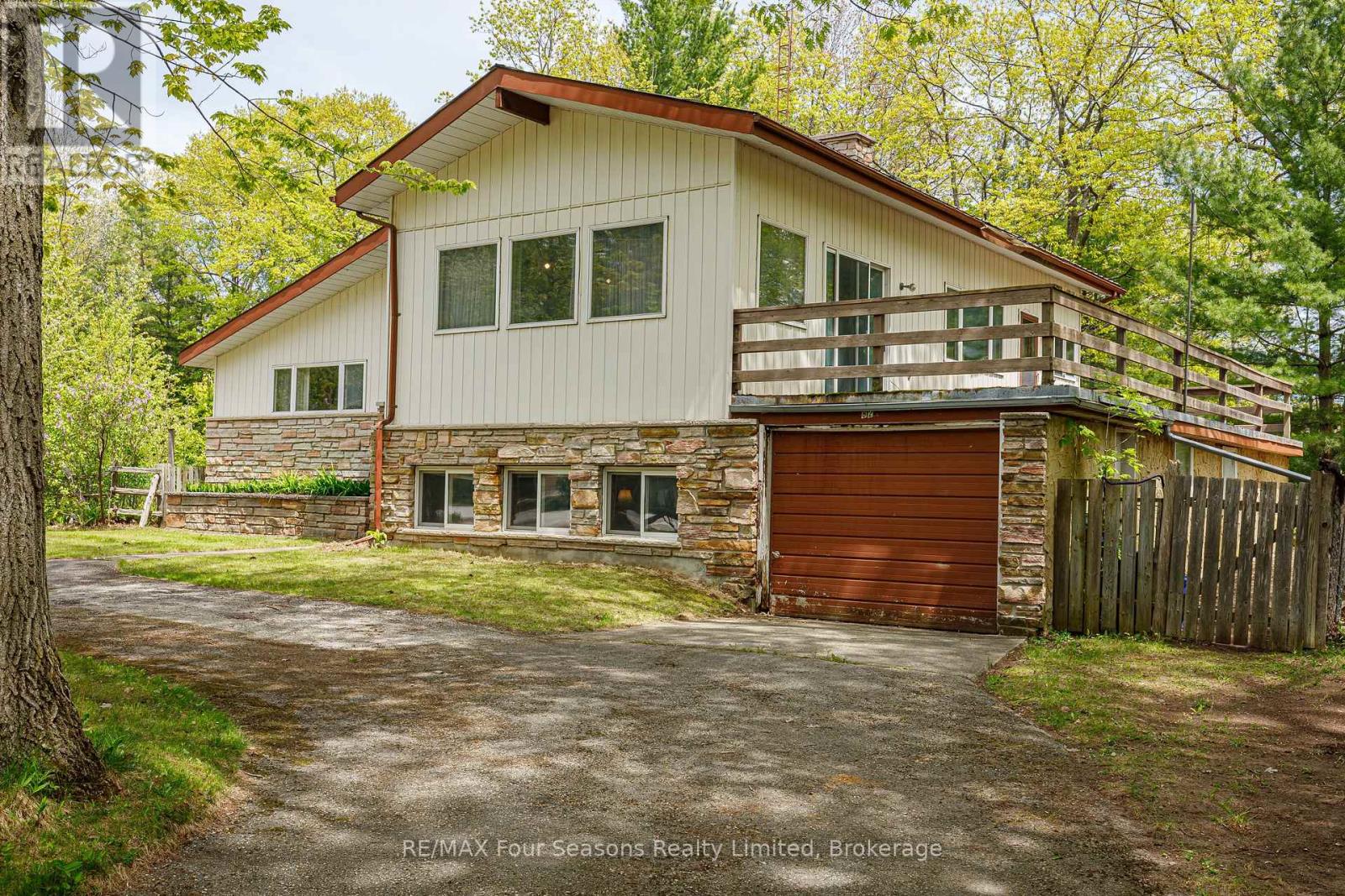 828 Oxbow Park Dr, Wasaga Beach, ON L9Z 2V1