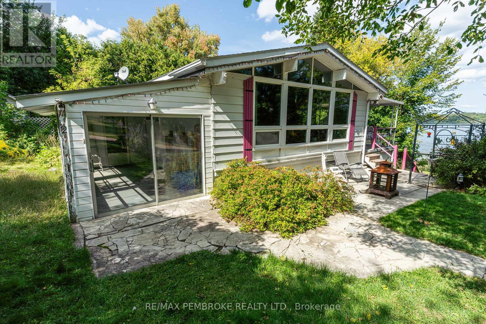 2 Cowley St, Whitewater Region, ON K0J 1K0