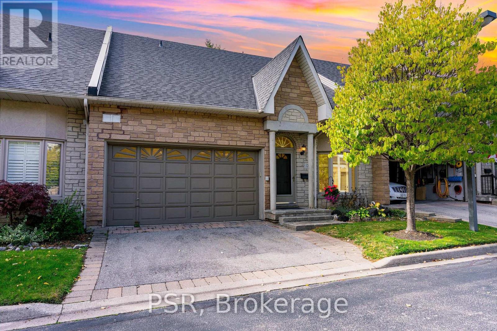 17 1010 Cristina Ct, Mississauga, ON L5J 4T7