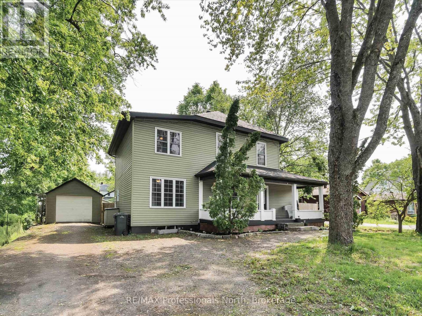 74 Taylor Rd, Bracebridge, ON P1L 1J2